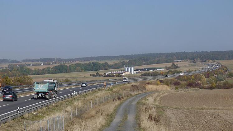 m Bereich südlich von Beuerfeld könnte schon bald eine zusätzliche Anschlussstelle zur Anbindung der Staatsstraße 2205 entstehen.Foto: Berthold Köhler