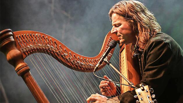 Andy Lang verzaubert mit seiner Musik auf der Harfe Bad Staffelstein.