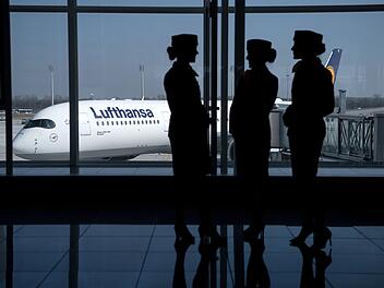 Lufthansa-Flugbegleiterinnen