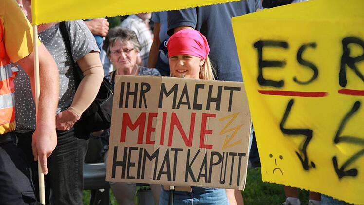 Bei der Großdemonstration am 6. August habe viele Menschen aus dem Coburger Land ihren Widerstand gegen die  Pläne für neue Stromleitungen gezeigt. Jetzt wird die Aktion durch   lokale Politiker in Berlin unterstützt.Archiv/Jochen Berger