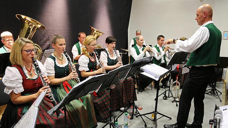 Böhmische Musik beim  Konzert der Stadtkapelle Hammelburg unter der Leitung von Klaus Bauer.  Jochen Vogler