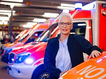 B&auml;rbel Sch&auml;fer sei "mit ihrer Erfahrung, ihrer Glaubw&uuml;rdigkeit und Authentizit&auml;t" die perfekte Moderatorin f&uuml;r den "Notruf", sagt SAT.1-Chef Marc Rasmus. In einem "Notruf Spezial" kehrt sie an den Schauplatz eines Hoteleinsturzes in Kr&ouml;ver zur&uuml;ck.