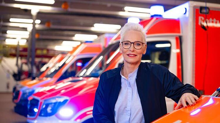 B&auml;rbel Sch&auml;fer sei "mit ihrer Erfahrung, ihrer Glaubw&uuml;rdigkeit und Authentizit&auml;t" die perfekte Moderatorin f&uuml;r den "Notruf", sagt SAT.1-Chef Marc Rasmus. In einem "Notruf Spezial" kehrt sie an den Schauplatz eines Hoteleinsturzes in Kr&ouml;ver zur&uuml;ck.