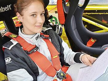 Als Copilotin raste Sabine Besslein im gelben Golf durch die Weiherlandschaft rund um Höchstadt. Fotos: Picturedreams