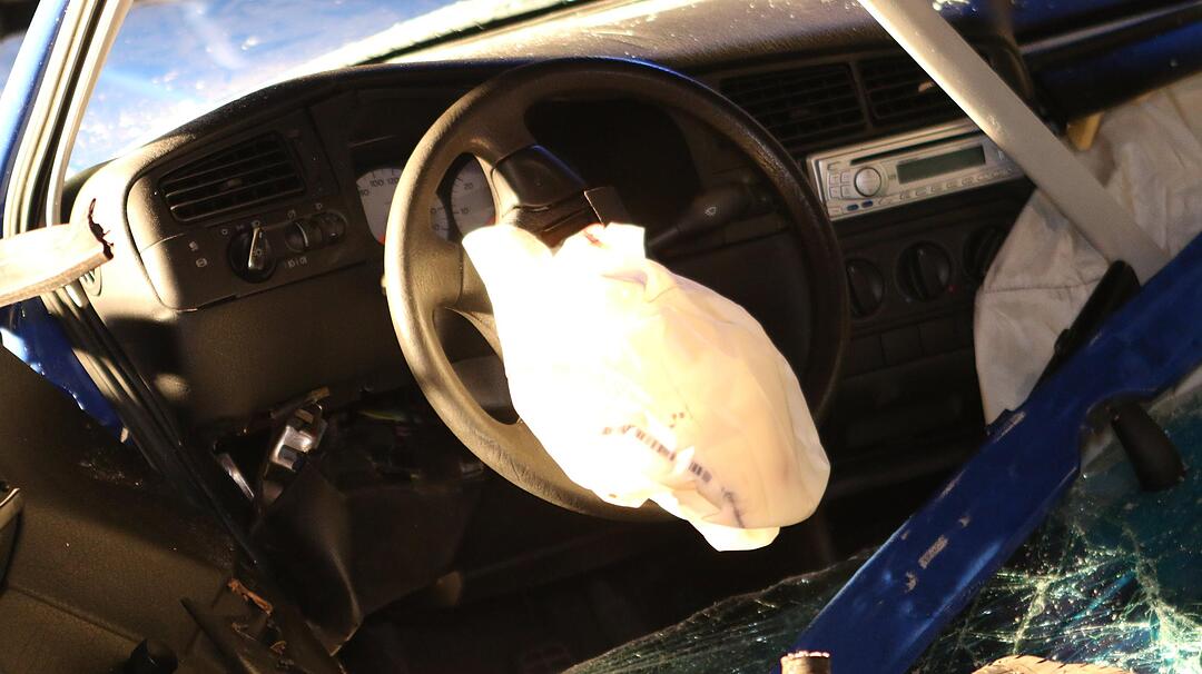 Frontalzusammenstoss auf der B2 fordert zwei verletzte Personen