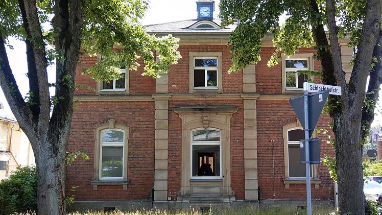 Die ehemalige Schlachthof-Direktorenvilla hat drei neue Mieter. Foto: Simone Bastian