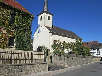 Die Wirmsthaler Kirche benötigt eine Außen- und Innensanierung. Über die Finanzierung ist sich der Markt Euerdorf noch nicht einig.  Winfried Ehling