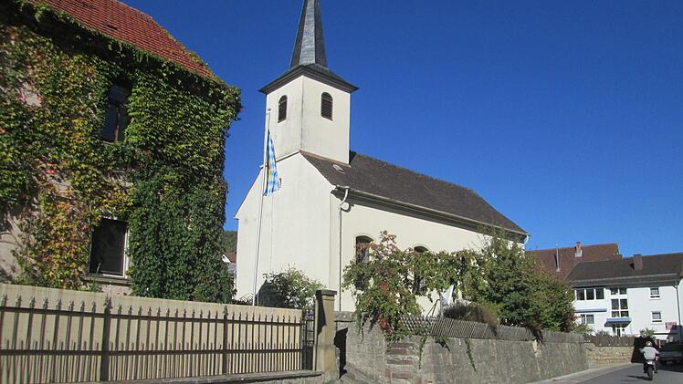 Die Wirmsthaler Kirche benötigt eine Außen- und Innensanierung. Über die Finanzierung ist sich der Markt Euerdorf noch nicht einig.  Winfried Ehling