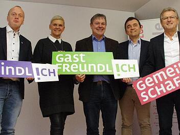 Die Bürgermeister (v. l.) Thomas Löffler, Susanne Grebner, Gerhard Wunder, Jens Korn und Rainer Detsch erhoffen sich durch das Projekt einen Schub für ihre Gemeinden und die Region. Foto: Marco Meißner