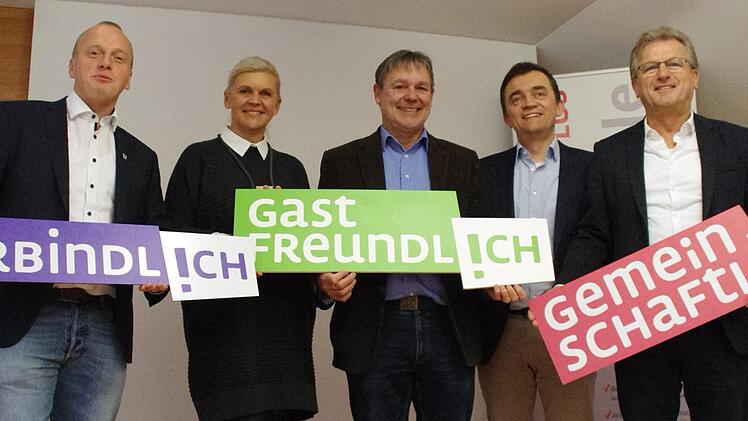 Die Bürgermeister (v. l.) Thomas Löffler, Susanne Grebner, Gerhard Wunder, Jens Korn und Rainer Detsch erhoffen sich durch das Projekt einen Schub für ihre Gemeinden und die Region. Foto: Marco Meißner