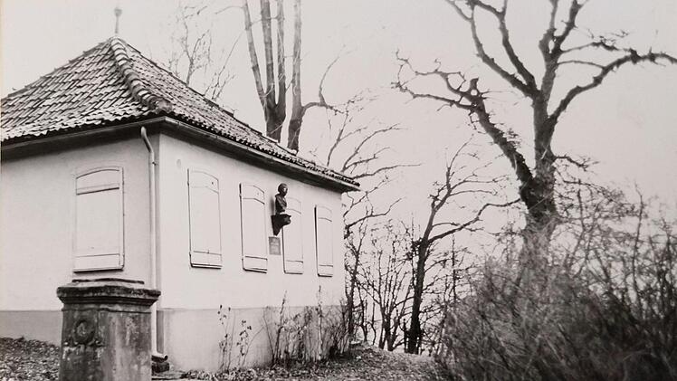 Schon 1980 war das Gelände rund um das Gartenhaus im Jean-Paul-Garten in keinem besonders guten Zustand.Foto: Tageblatt-Archiv