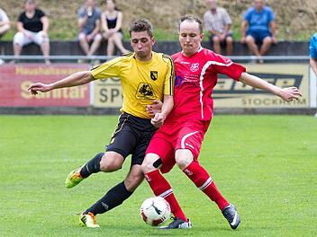 Das Spiel zwischen dem TSV Wilhelmsthal mit Lars Kuropka (rechts) und dem SV Steinwiesen mit Bastian Stöcker sahen sich am Samstag immerhin 160 Zuschauer an. Mehr waren es im Landkreis Kronach nur beim Nachbarderby zwischen dem SSV Oberlangenstadt und dem TSV Küps (200). Foto: Heinrich Weiß