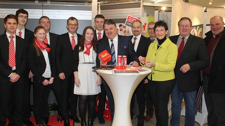 Zur Eröffnung der Abitura waren viele Gäste gekommen. Die Abitura ist eine ideale Ergänzung zur Ausbildungsmesse, waren sich alle einig. Foto: Sonja Adam