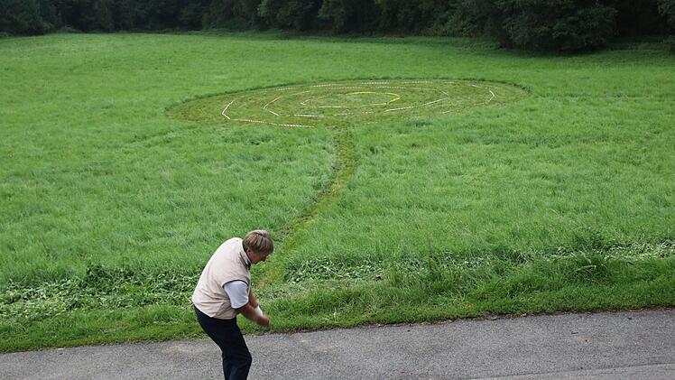 Werner Roos traf mit seinen Bällen öfter in das Zentrum des Kreises. Foto: Michael Stelzner
