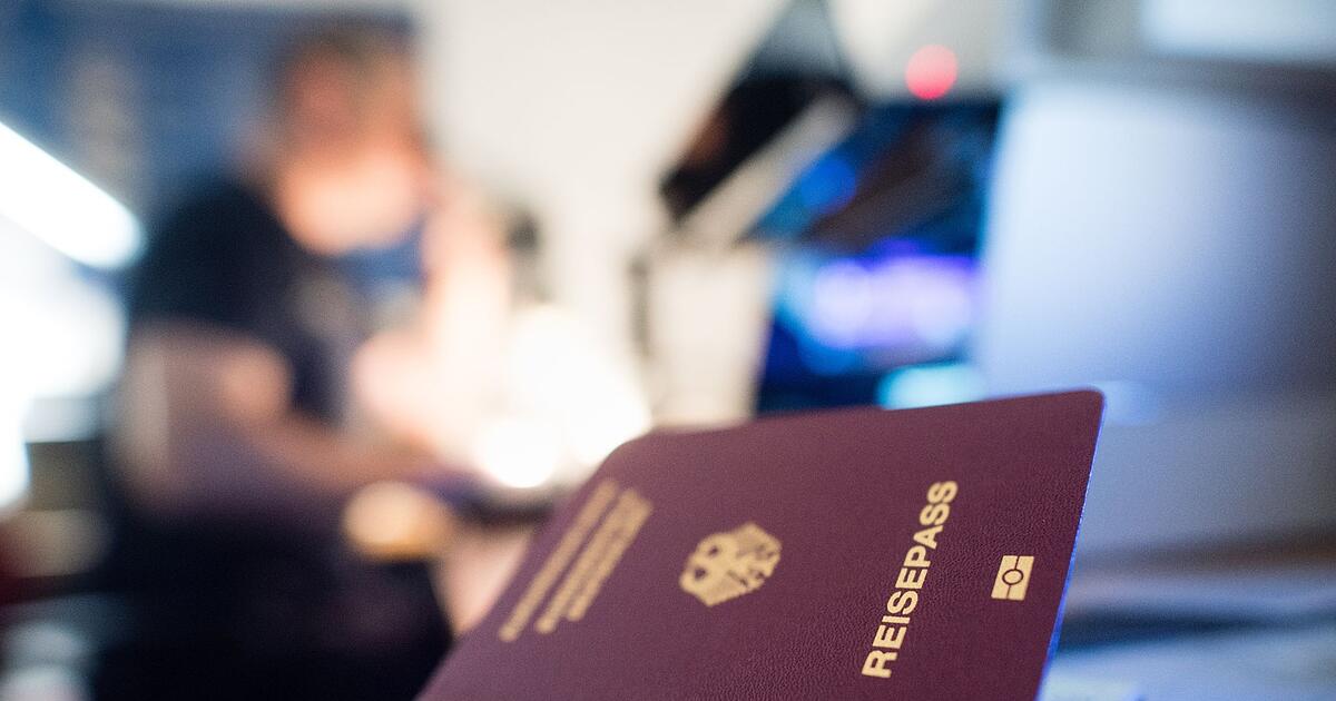 Abgelaufener Personalausweis im Urlaub – Bußgeld & Folgen