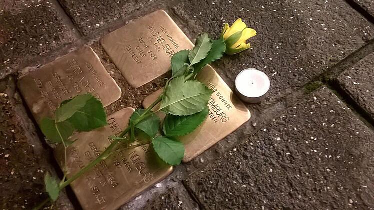 In Coburg erinnern "Stolpersteine" im Steinweg an die Ereignisse in der Reichspogromnacht. Foto: Jochen Berger/Archiv