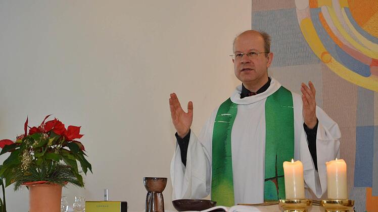 Pfarrer Matthias Karwath wird nicht nur Pfarrvikar in der Pfarreiengemeinschaft "Jesus - Quelle des Lebens Bad Kissingen", sondern auch spiritueller Leiter des Caritas-Kurhauses Bad Bocklet. So wurde er jetzt in die Kur- und Rehaseelsorge eingeführt. Foto: Björn Hein