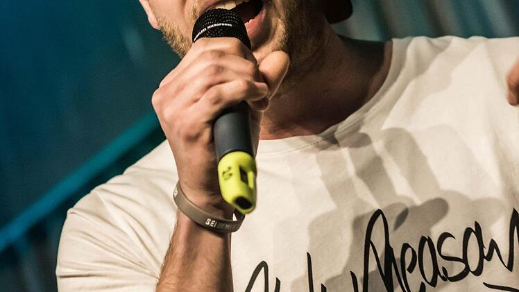 Als Special Guest trat der Rapper Ricky Reason gemeinsam mit Jonathan Zelter auf. Foto: Jochen Berger