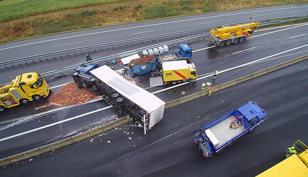 Umgekippter Lkw A3 bei Geiselwind