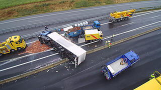 Umgekippter Lkw A3 bei Geiselwind