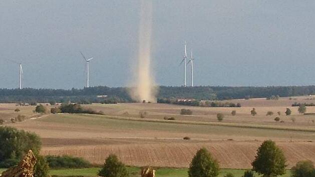 Wettervorhersage Franken: Besondere Wetterlage k&ouml;nnte Staubteufel erschaffen