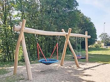 Anlässlich der Einweihung dieser Schaukel gab es in Gestungshausen ein willkommenes kleines Vereinsfest.  Foto: Michael Mannagottera