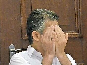 Der Angeklagte vor dem Nürnberger Landgericht Foto: Nikolas Pelke