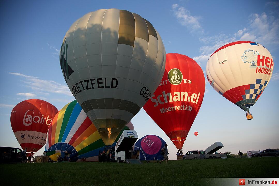 Jubiläumsausgabe: Zum 20. Mal hat die Raiffeisenbank Seebachgrund zu ihrem Ballonmeeting nach Hannberg eingeladen. Mehr als 2000 Menschen waren gekommen.