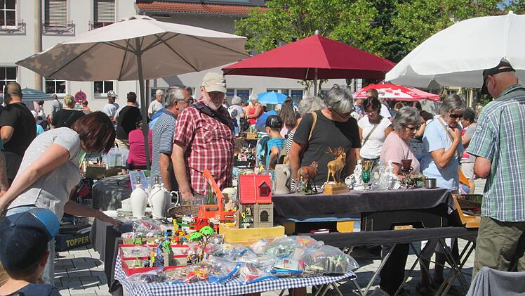 Flohmarkt am Viehmarkt ist immer ein heißer Event - besonders im Juli.Julia Keidel