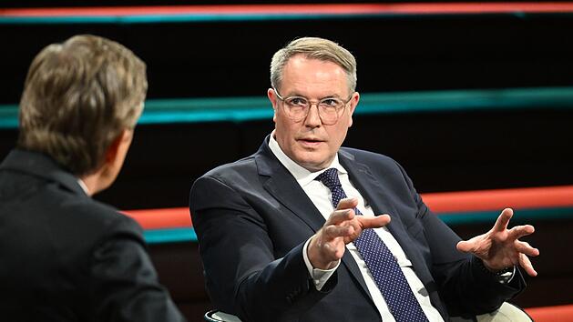 SPD-Vize Alexander Schweitzer muss sich im Gespräch mit Markus Lanz zum Stromsteuer-Debakel äußern.