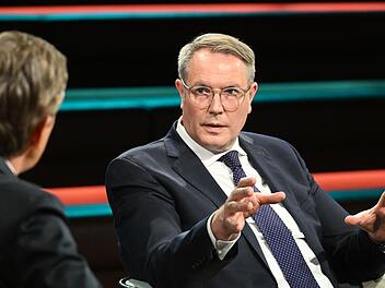 SPD-Vize Alexander Schweitzer muss sich im Gespräch mit Markus Lanz zum Stromsteuer-Debakel äußern.