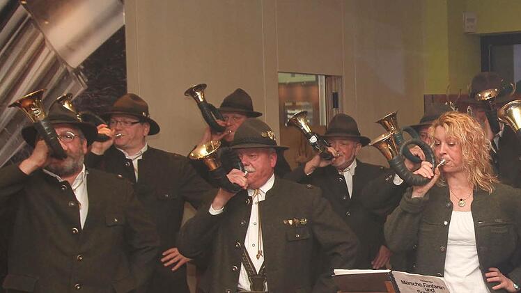 Die Jagdhornbläsergruppe Ebern umrahmte die Veranstaltung.