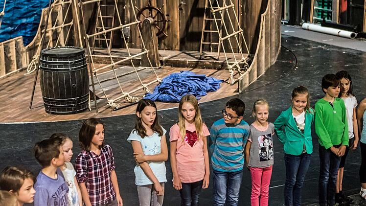 "Festival für Schultheater: "Leonce und Lena" nach Georg Büchner in einer Fassung von Nicole Strehlt wird die Grundschule Ketschendorf am Donnerstag, 13. Juli, 18 Uhr, in der Coburger Reithalle zeigen.Foto: Jochen Berger