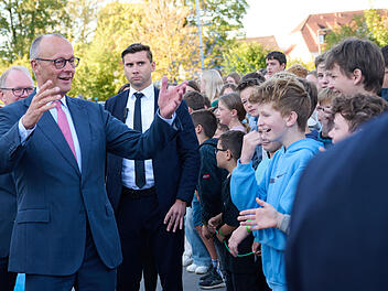 Bundeskanzler Friedrich Merz besucht sein ehemaliges Gymnasium in NRW