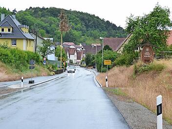 Einen Geschwindigkeitstrichter an der Ramsthaler Ortseinfahrt der KG 4 lehnt der Landkreis ab. Doch Hinweisschilder könnten erlaubt werden.  Foto: Andreas Lomb