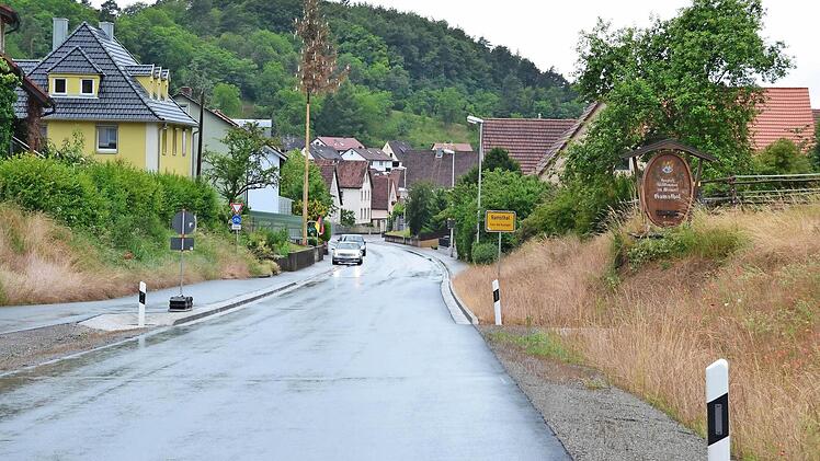 Einen Geschwindigkeitstrichter an der Ramsthaler Ortseinfahrt der KG 4 lehnt der Landkreis ab. Doch Hinweisschilder könnten erlaubt werden.  Foto: Andreas Lomb