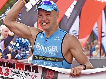 Riesige Freude bei Andreas Dreitz vor einem Jahr, als er in Wiesbaden Ironman-70.3-Europameister wurde. Foto: Archiv/Imago