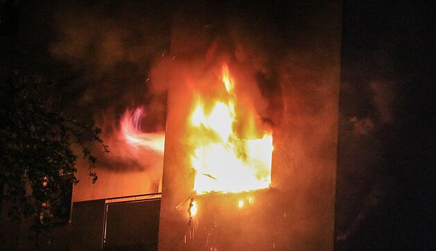 Bamberg: Brand in Mehrfamilienhaus - Feuerwehr findet leblosen Bewohner