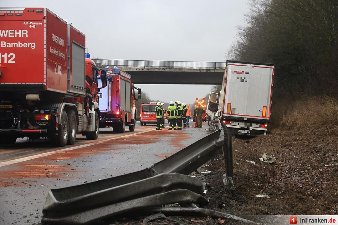 Leitplanke niedergewalzt und Tank aufgerissen - Lkw verunfallt auf der A3