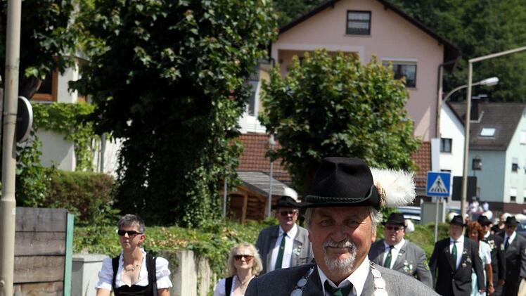 Impressionen vom Schützenumzug in Wallenfels. Foto: Michael Wunder