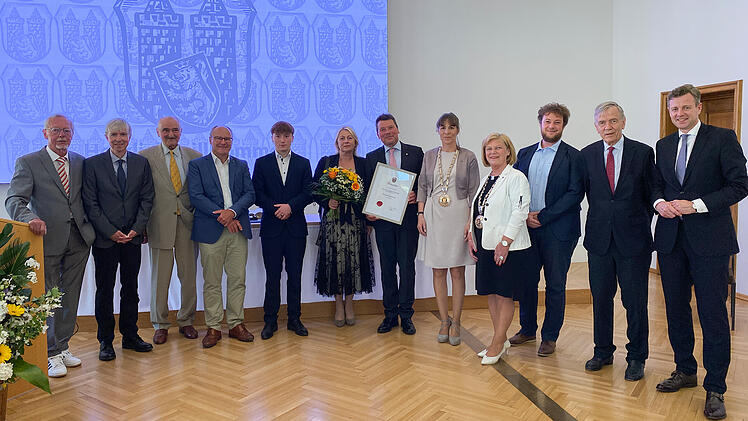 Hof: Ehemaliger Oberbürgermeister erhält höchste kommunale Auszeichnung - seine wertvollen Tätigkeiten