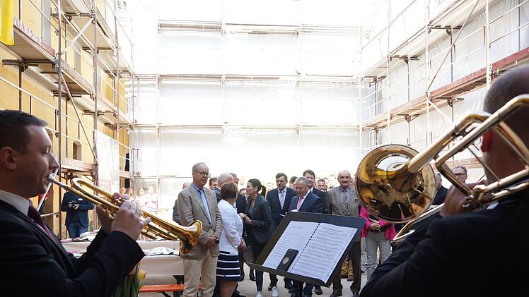 Richtfest mit Wissenschaftsministerin Marion KiechleFoto: Arkadius Guzy