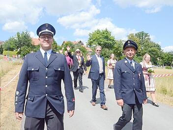 Die Bilder zeigen: Impressionen vom großen Festzug der FF Thonberg zum 125. Jubiläum. 1) Vorstand der FF Thonberg, Gerhard Popp, Ehrendamen, Schirmherr und Landrat Klaus Löffler und Bürgermeister Egon Herrmann.