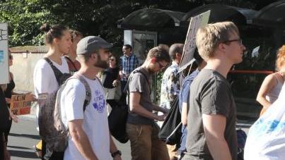Bereits im vergangenen Jahr hat es eine Tanzdemo in Bamberg gegeben  (damals gegen die Politik der CSU und Bundesinnenminister Horst Seehofer) - nun will die Gruppe "Hedonistische Internationale Bamberg" eine ähnliche Veranstaltung in Hirschaid gegen die bayerische Nachwuchsorganisation der AfD auf die Beine stellen.  Barbara Herbst/Archiv
