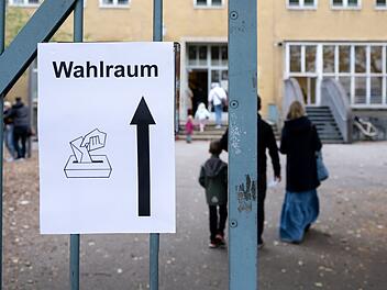 Schild Wahlraum