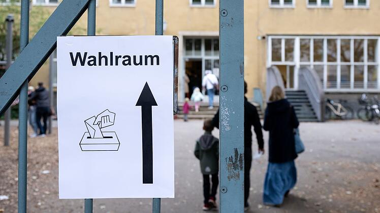 Schild Wahlraum