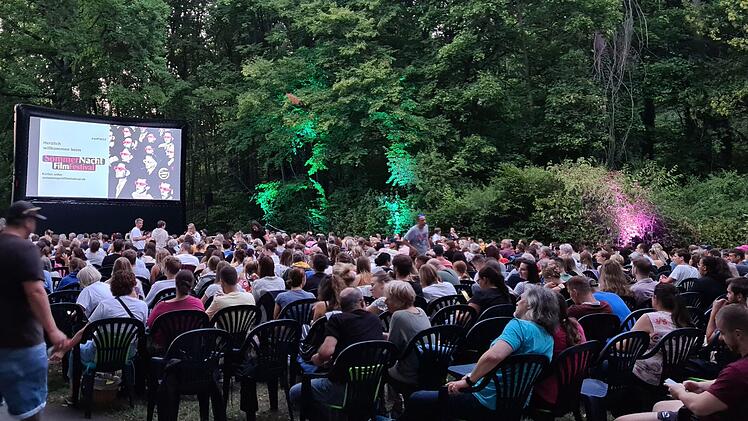 Tiergarten Nürnberg: Open-Air-Kino im Zoo - Filme schauen zwischen Affen und Steinböcken