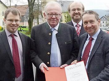 Ehrung beim SPD-Ortsverein Gundelsdorf-Knellendorf-Glosberg (v. l.): Sven Schuster, Klaus Endres, Ralf Pohl und Norbert Gräbner  Foto: K.- H. Hofmann