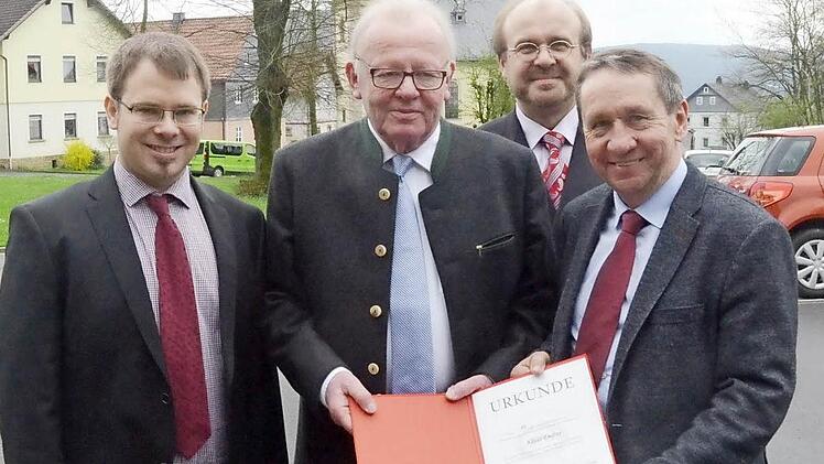 Ehrung beim SPD-Ortsverein Gundelsdorf-Knellendorf-Glosberg (v. l.): Sven Schuster, Klaus Endres, Ralf Pohl und Norbert Gräbner  Foto: K.- H. Hofmann