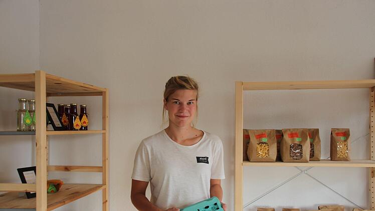 Im Hofladen gibt es auch selbst gemachte Nudeln und einiges mehr. Foto: Anna Wentrock